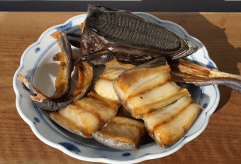 刺身が美味しいので、当然ながら干物にしても美味しいです（※小判は硬くて食べられません）。コバンザメに秘めているポテンシャルには驚かされるばかりです。